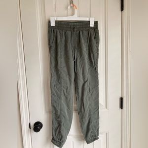 🚫SOLD!!!🚫 Olive green jogger pants